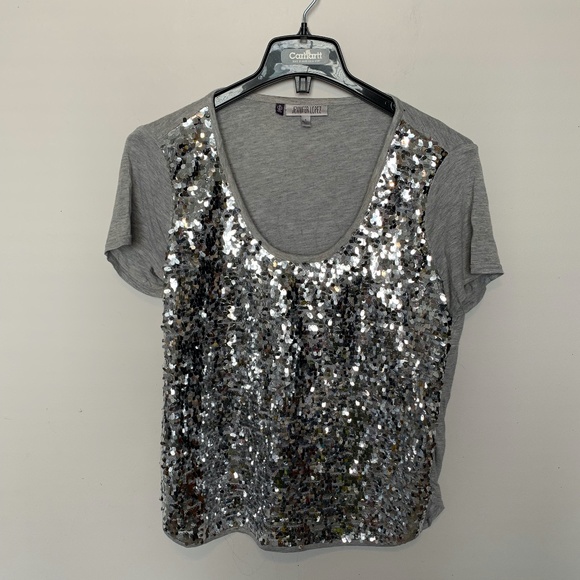 Jennifer Lopez Tops - JENNIFER LOPEZ SILVER & GRAY DRESSY. SS TEE SIZE LARGE